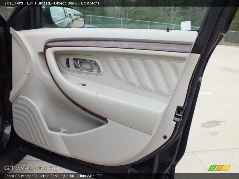 Tuxedo Black / Light Stone 2011 Ford Taurus Limited