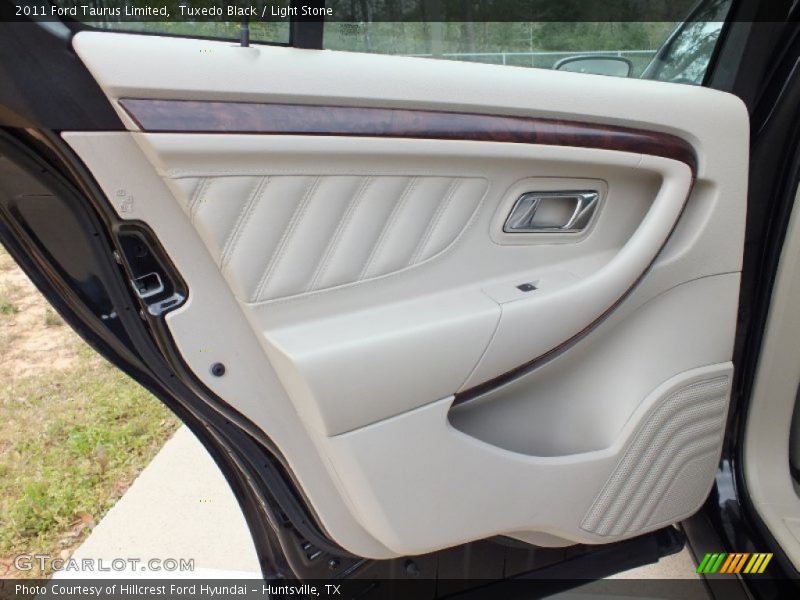 Tuxedo Black / Light Stone 2011 Ford Taurus Limited