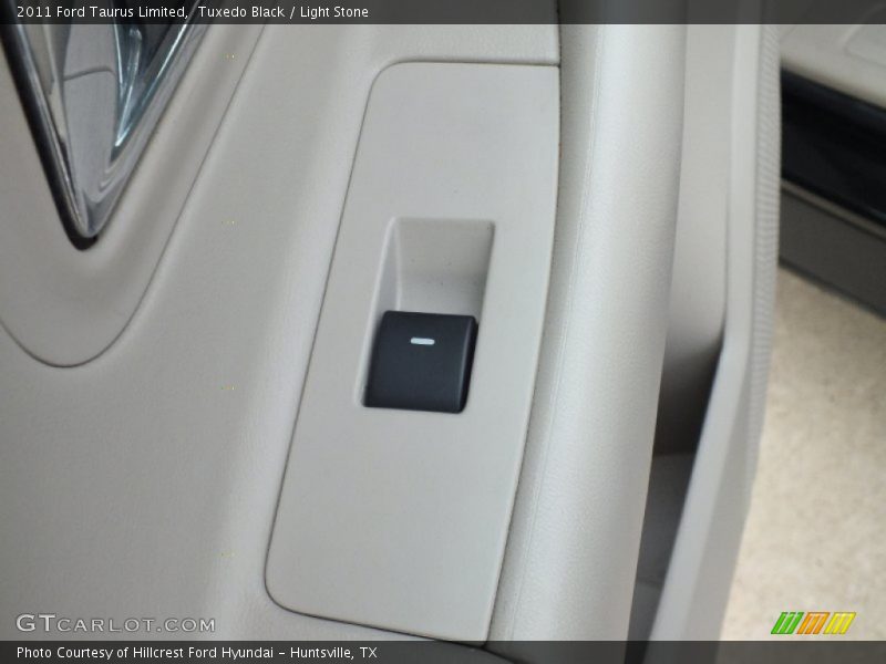 Tuxedo Black / Light Stone 2011 Ford Taurus Limited