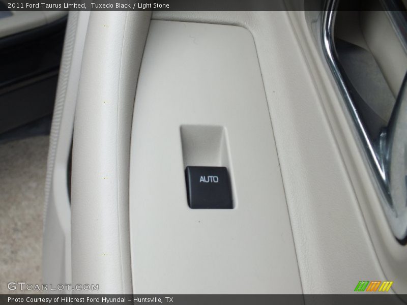 Tuxedo Black / Light Stone 2011 Ford Taurus Limited