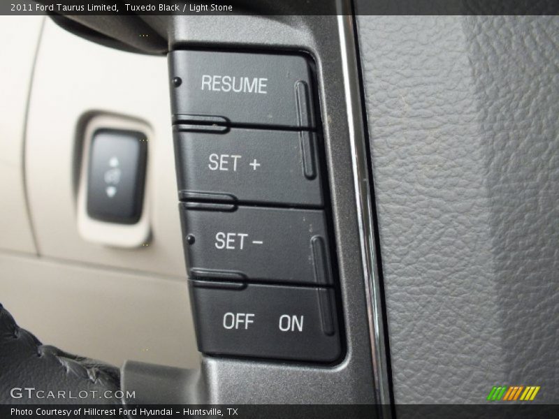 Tuxedo Black / Light Stone 2011 Ford Taurus Limited