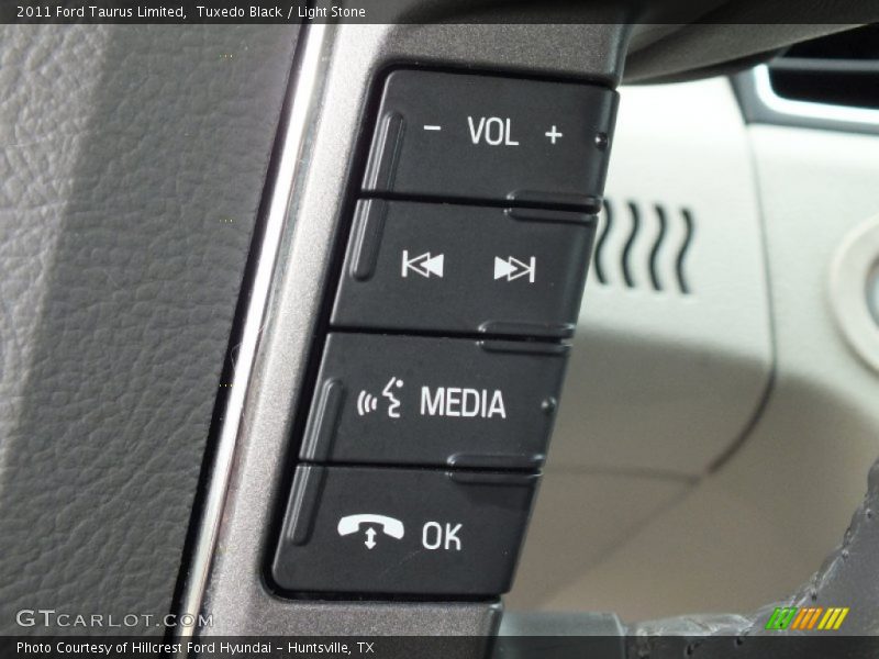Tuxedo Black / Light Stone 2011 Ford Taurus Limited