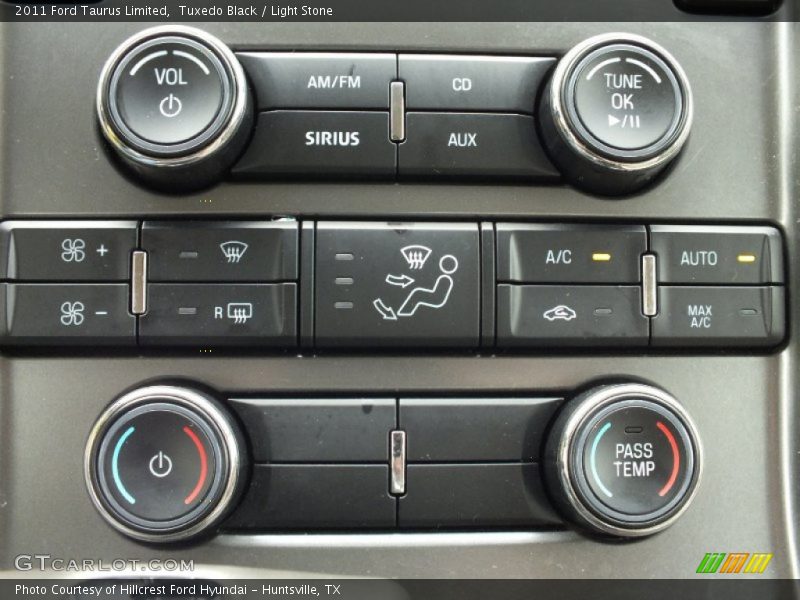 Tuxedo Black / Light Stone 2011 Ford Taurus Limited