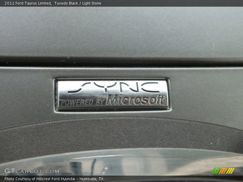Tuxedo Black / Light Stone 2011 Ford Taurus Limited