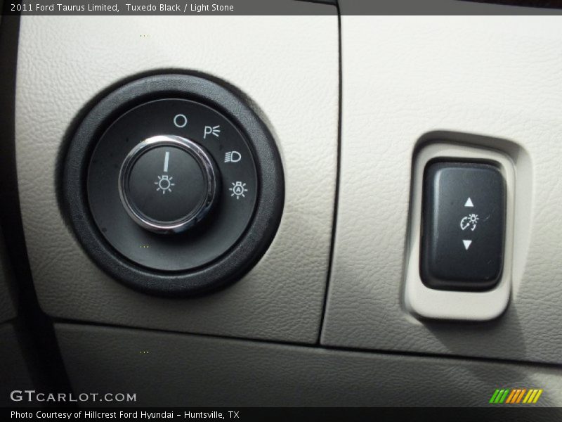 Tuxedo Black / Light Stone 2011 Ford Taurus Limited