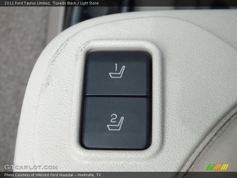 Tuxedo Black / Light Stone 2011 Ford Taurus Limited