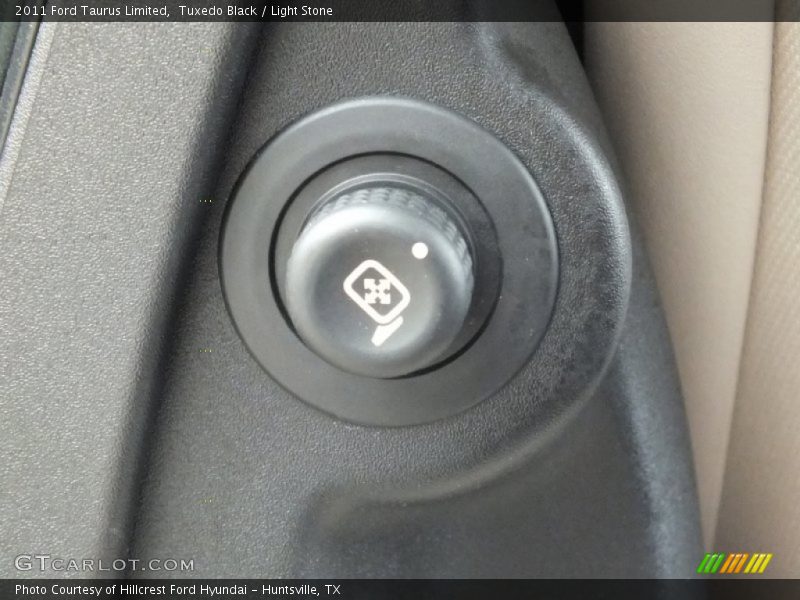 Tuxedo Black / Light Stone 2011 Ford Taurus Limited