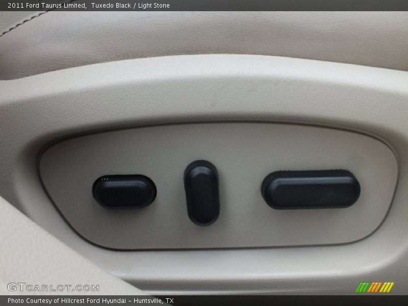 Tuxedo Black / Light Stone 2011 Ford Taurus Limited