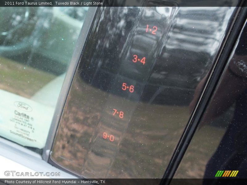 Tuxedo Black / Light Stone 2011 Ford Taurus Limited