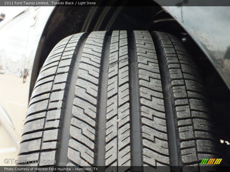 Tuxedo Black / Light Stone 2011 Ford Taurus Limited