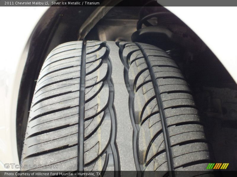Silver Ice Metallic / Titanium 2011 Chevrolet Malibu LS