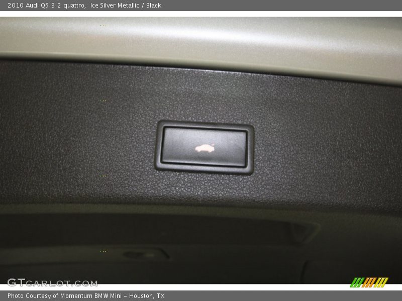 Ice Silver Metallic / Black 2010 Audi Q5 3.2 quattro