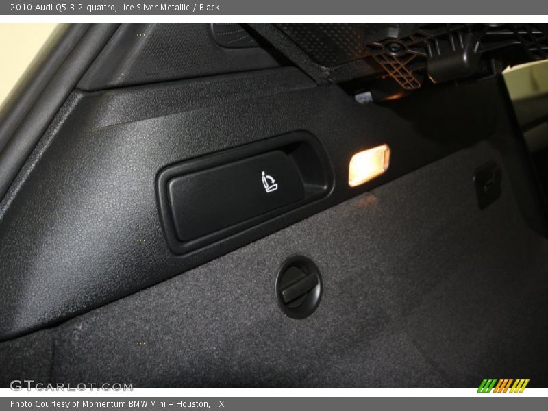Ice Silver Metallic / Black 2010 Audi Q5 3.2 quattro