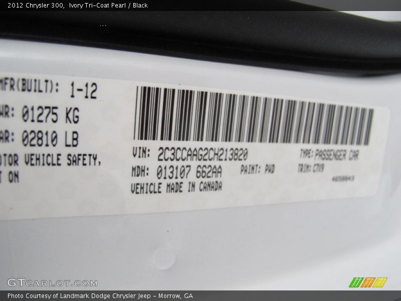 Ivory Tri-Coat Pearl / Black 2012 Chrysler 300