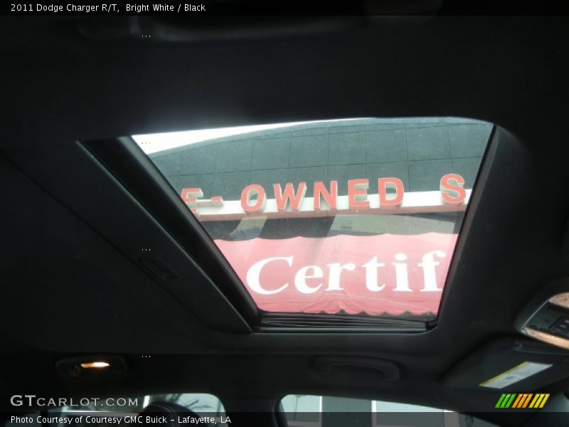 Bright White / Black 2011 Dodge Charger R/T