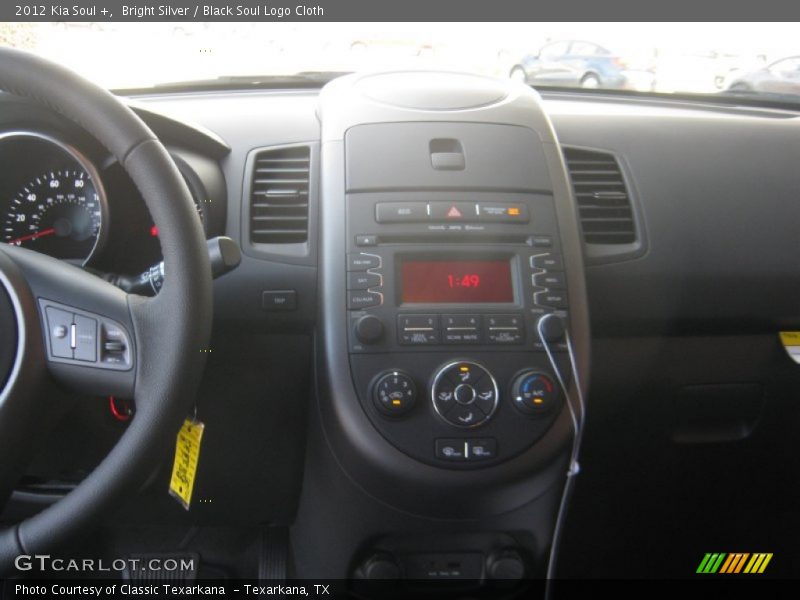 Bright Silver / Black Soul Logo Cloth 2012 Kia Soul +