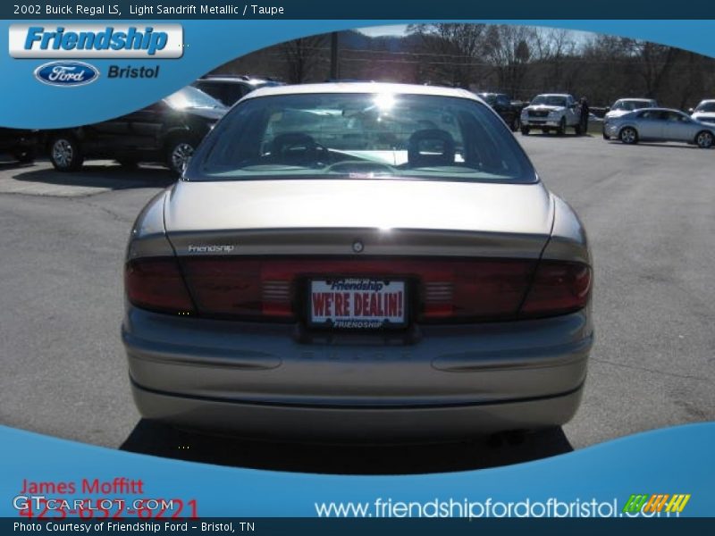 Light Sandrift Metallic / Taupe 2002 Buick Regal LS