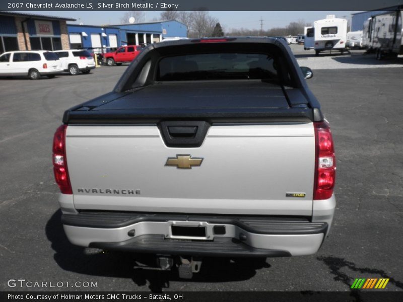 Silver Birch Metallic / Ebony 2007 Chevrolet Avalanche LS