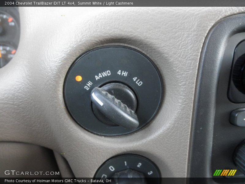 Summit White / Light Cashmere 2004 Chevrolet TrailBlazer EXT LT 4x4