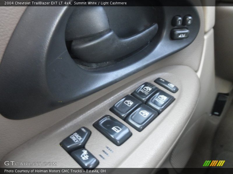 Summit White / Light Cashmere 2004 Chevrolet TrailBlazer EXT LT 4x4