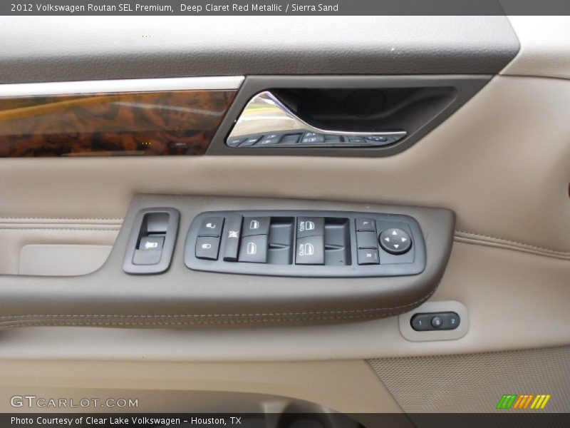 Controls of 2012 Routan SEL Premium