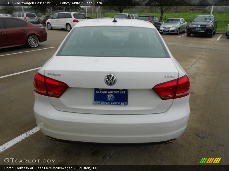 Candy White / Titan Black 2012 Volkswagen Passat V6 SE