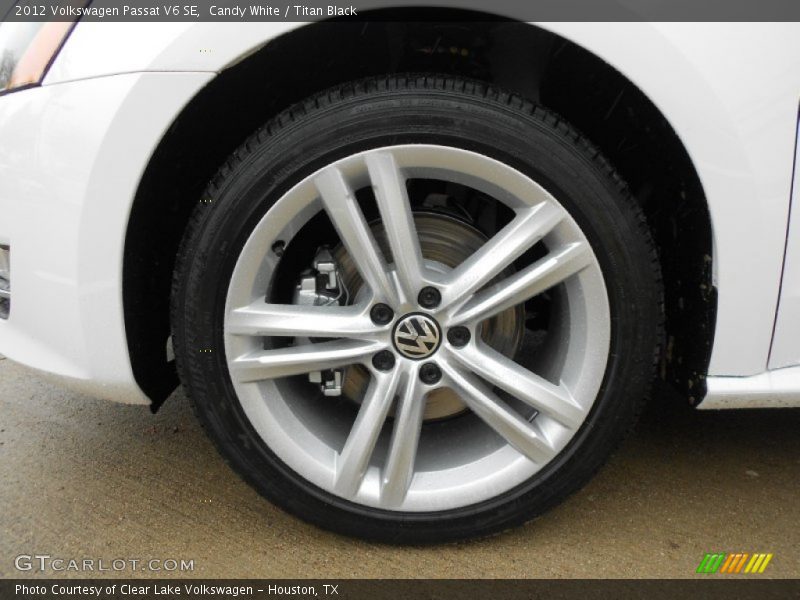 Candy White / Titan Black 2012 Volkswagen Passat V6 SE