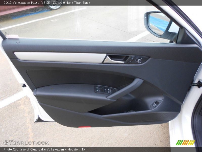 Candy White / Titan Black 2012 Volkswagen Passat V6 SE