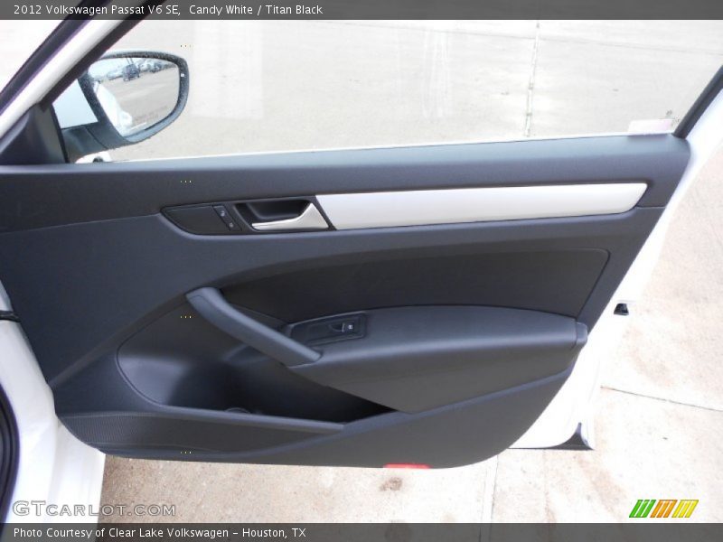 Candy White / Titan Black 2012 Volkswagen Passat V6 SE