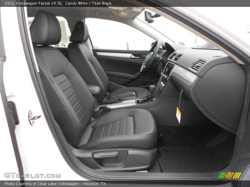 Candy White / Titan Black 2012 Volkswagen Passat V6 SE