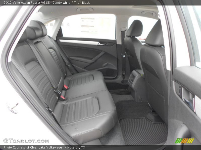 Candy White / Titan Black 2012 Volkswagen Passat V6 SE
