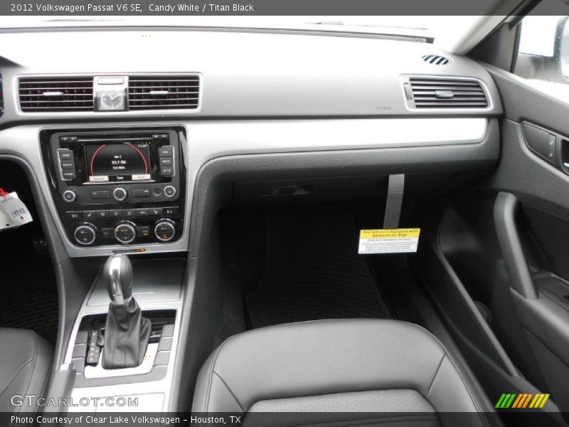 Candy White / Titan Black 2012 Volkswagen Passat V6 SE