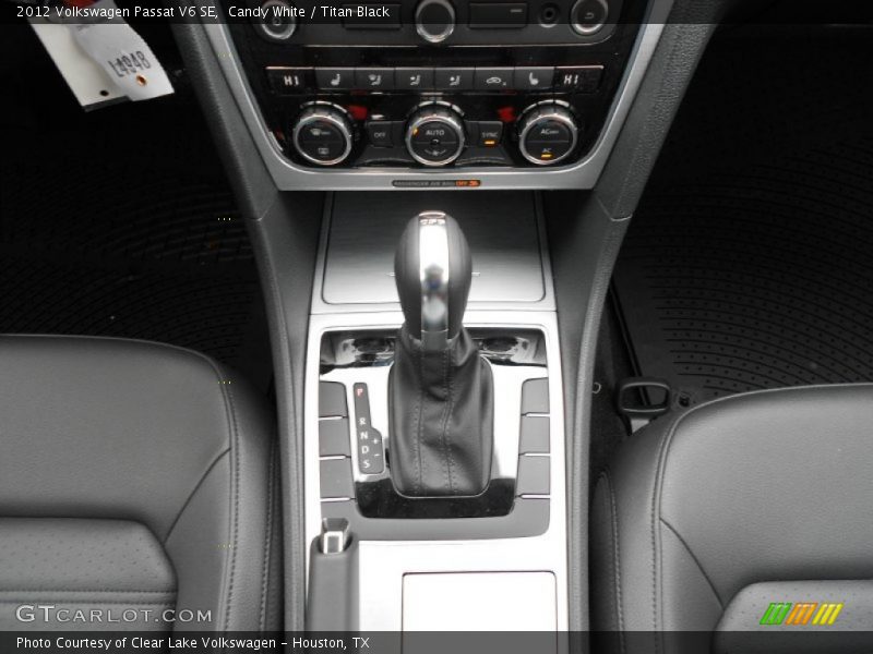 Candy White / Titan Black 2012 Volkswagen Passat V6 SE