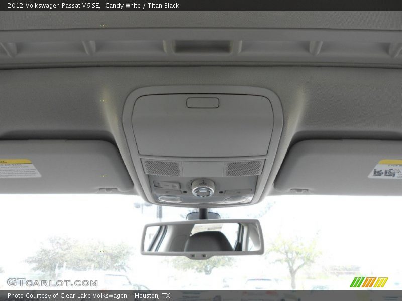 Candy White / Titan Black 2012 Volkswagen Passat V6 SE
