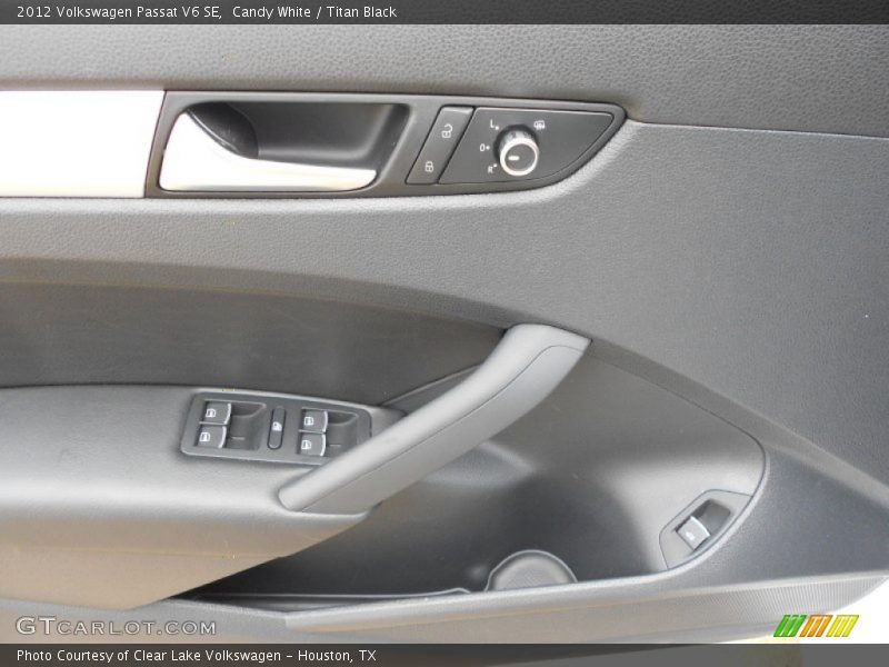 Candy White / Titan Black 2012 Volkswagen Passat V6 SE