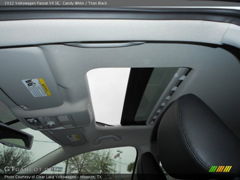 Candy White / Titan Black 2012 Volkswagen Passat V6 SE