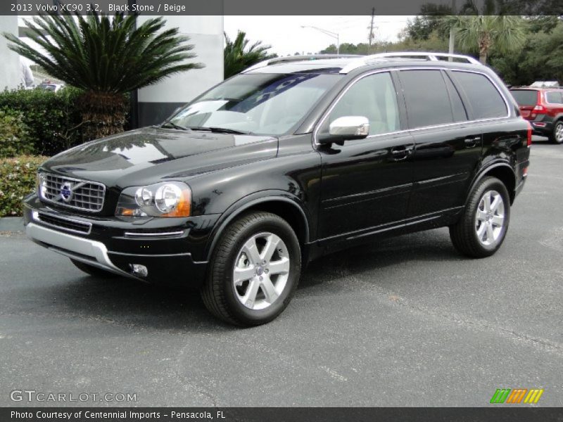 Front 3/4 View of 2013 XC90 3.2