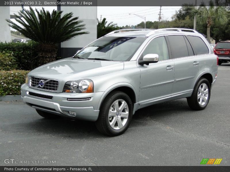 Front 3/4 View of 2013 XC90 3.2