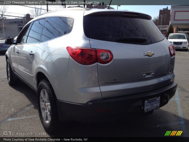 Silver Ice Metallic / Dark Gray/Light Gray 2009 Chevrolet Traverse LT
