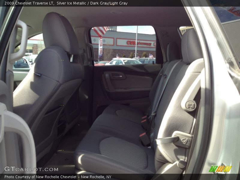 Silver Ice Metallic / Dark Gray/Light Gray 2009 Chevrolet Traverse LT