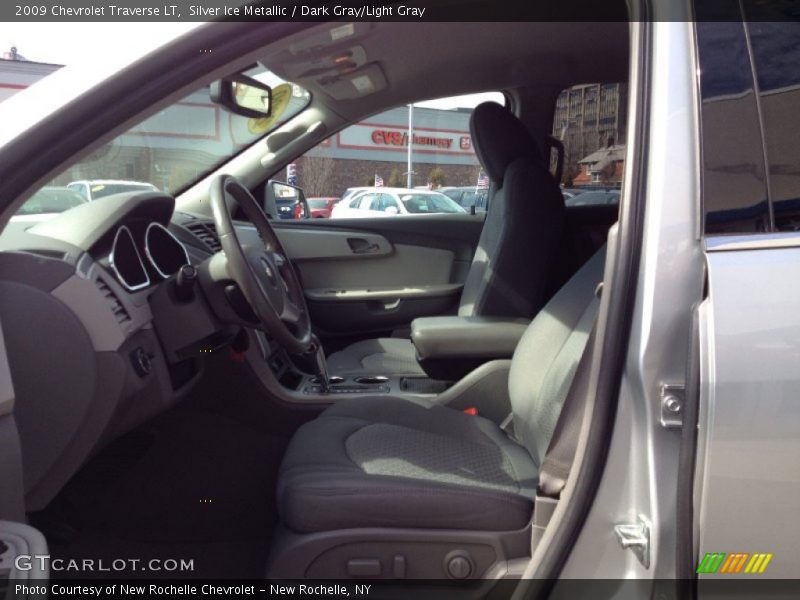 Silver Ice Metallic / Dark Gray/Light Gray 2009 Chevrolet Traverse LT