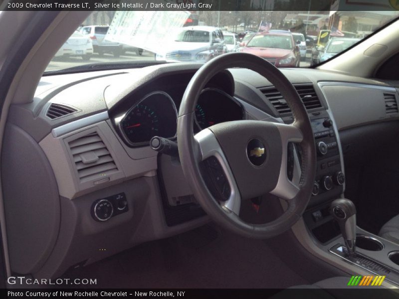 Silver Ice Metallic / Dark Gray/Light Gray 2009 Chevrolet Traverse LT