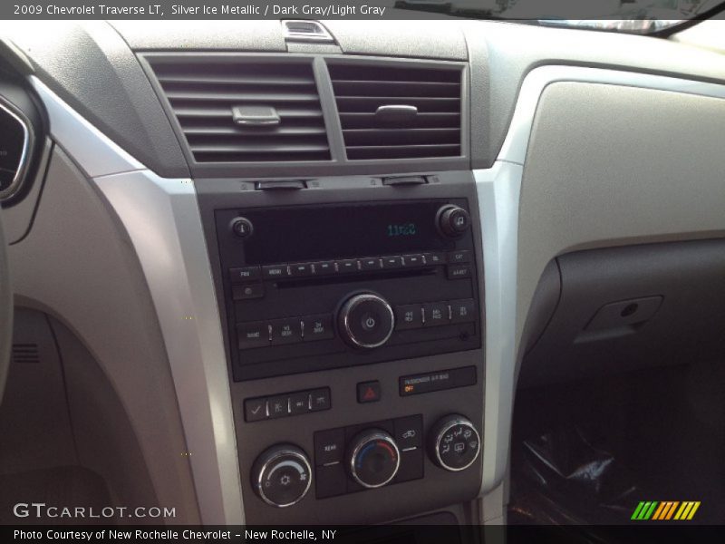 Silver Ice Metallic / Dark Gray/Light Gray 2009 Chevrolet Traverse LT