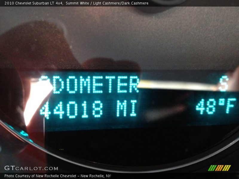 Summit White / Light Cashmere/Dark Cashmere 2010 Chevrolet Suburban LT 4x4
