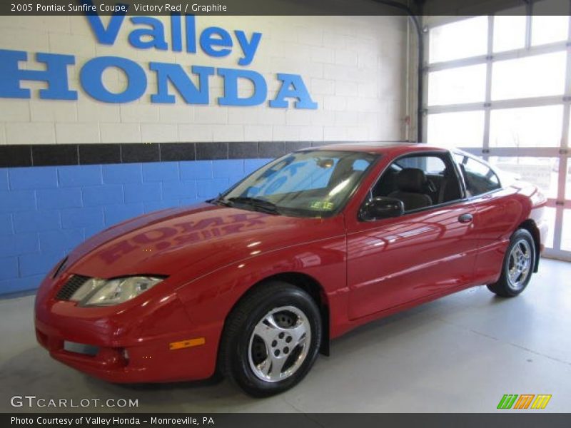 Victory Red / Graphite 2005 Pontiac Sunfire Coupe