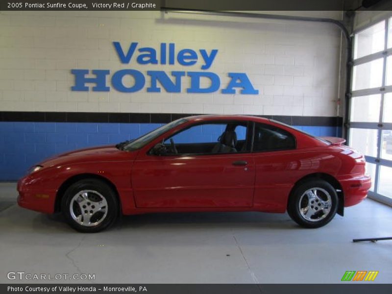 Victory Red / Graphite 2005 Pontiac Sunfire Coupe