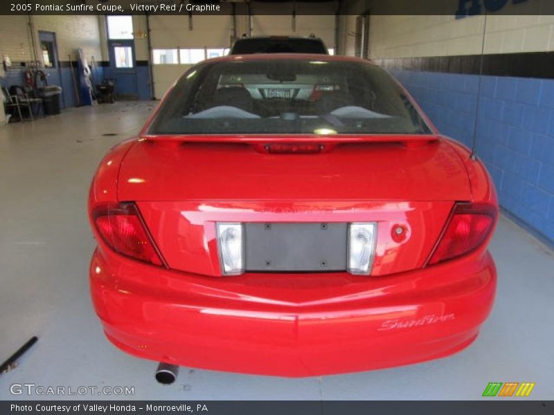 Victory Red / Graphite 2005 Pontiac Sunfire Coupe