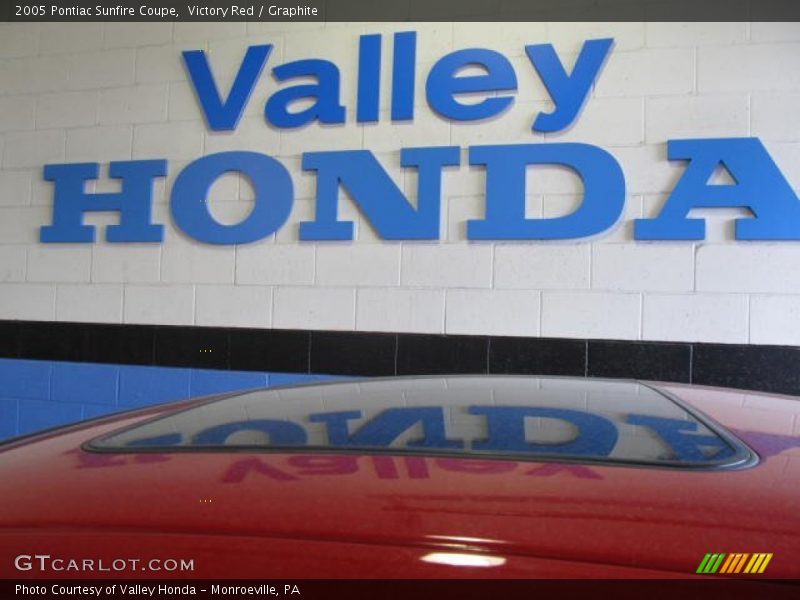 Victory Red / Graphite 2005 Pontiac Sunfire Coupe