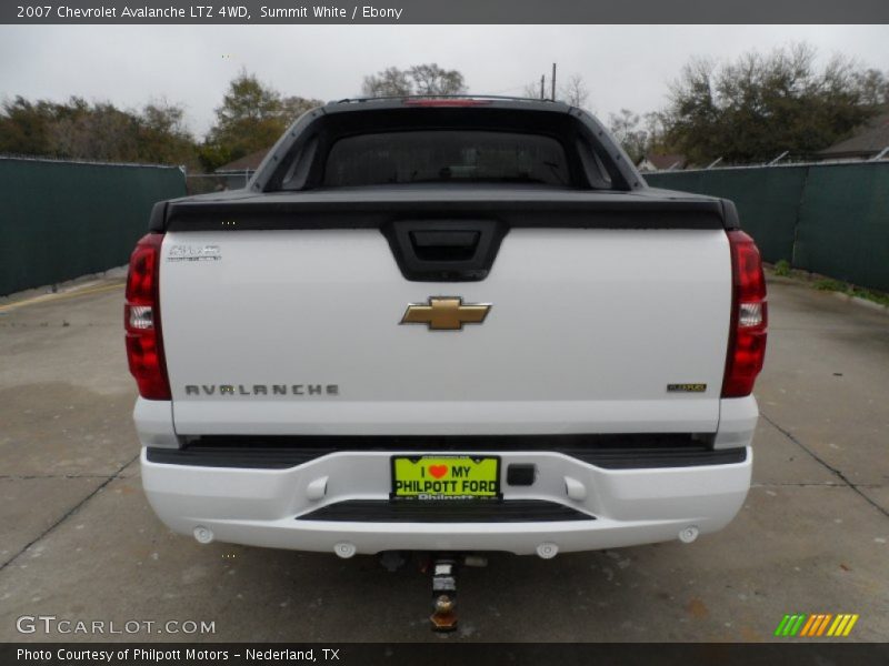Summit White / Ebony 2007 Chevrolet Avalanche LTZ 4WD