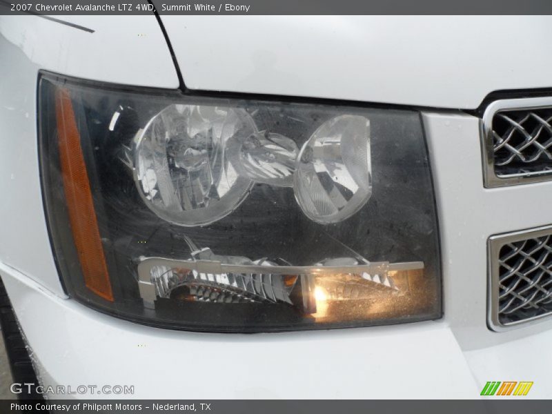 Summit White / Ebony 2007 Chevrolet Avalanche LTZ 4WD